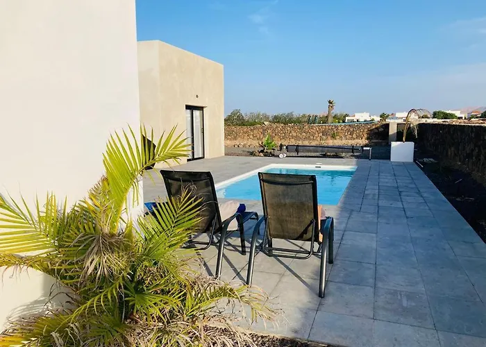 Tempo Stylish 3 Bedroom With Pool فيلة