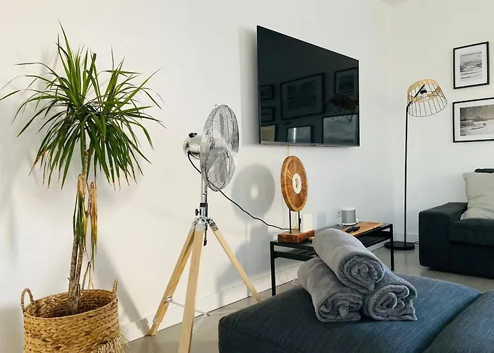 Tempo Stylish 3 Bedroom With Pool فيلة لاجاريس