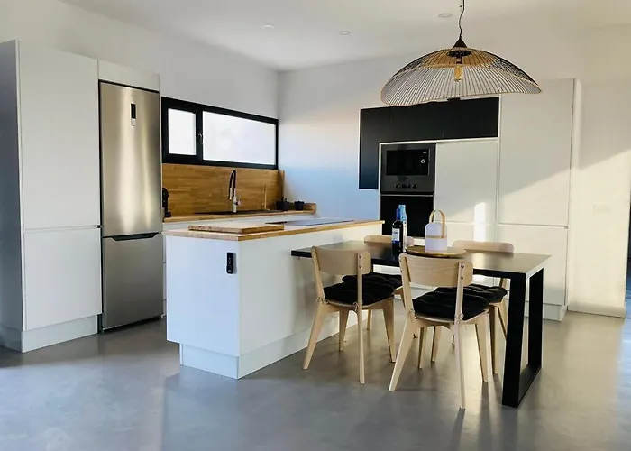 فيلة Tempo Stylish 3 Bedroom With Pool لاجاريس