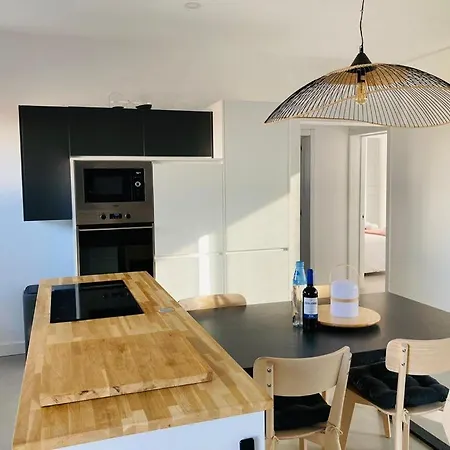 Tempo Stylish 3 Bedroom With Pool וילה *