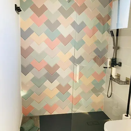 Tempo Stylish 3 Bedroom With Pool וילה *