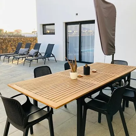 Tempo Stylish 3 Bedroom With Pool *