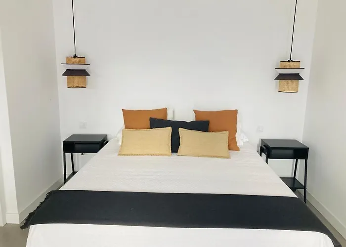 Tempo Stylish 3 Bedroom With Pool לאחארס