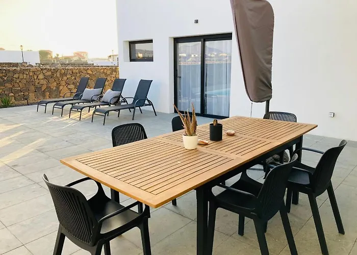 Tempo Stylish 3 Bedroom With Pool *